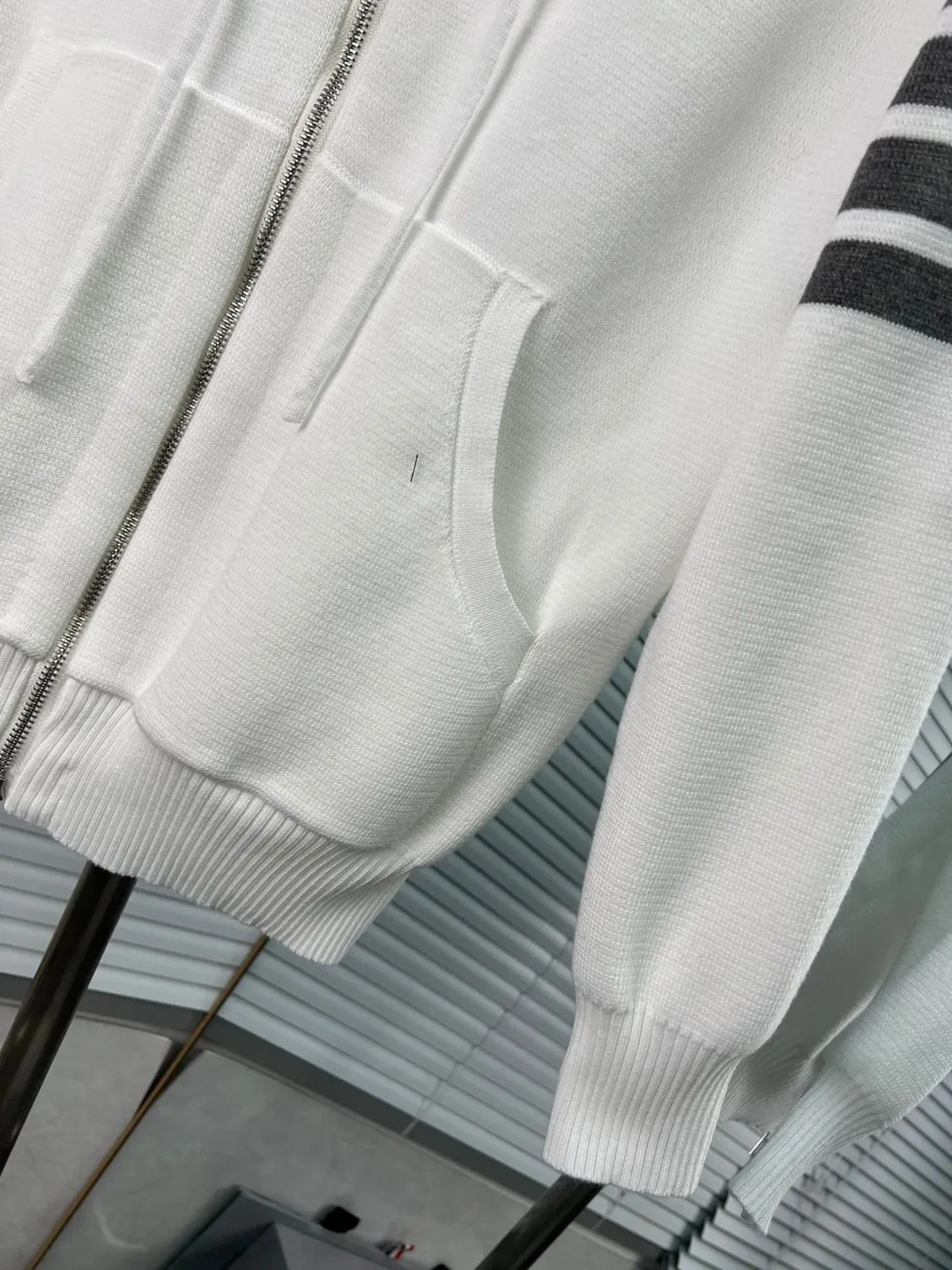 ：P-tb ：White Gray ：15 ：15% 20% 30% 35% S： 66 118 70 M： 67 120 71 L： 68 122 72